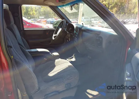 2001 Chevrolet S-10 Ls из США, поврежденный, VIN 1GCDT13W11K232319